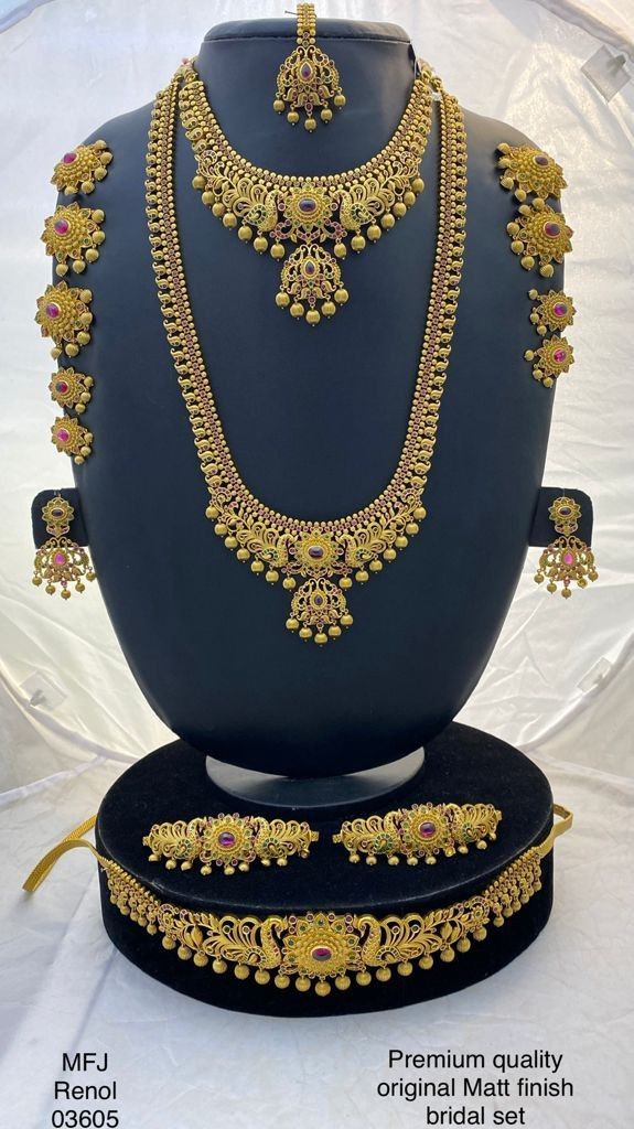 Buy 1 Necklace Set – Get 1 FREE With Anique Look